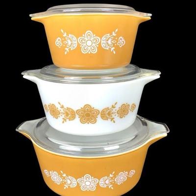 TICA601 Vntg Pyrex Nesting Trio With Lids	This lot includes Vntg butterfly gold nesting Pyrex bowls: 473(1qt),474-B(1.5qt),475-B(2.5qt)
