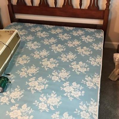 queen bed with boxspring $199