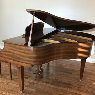 Kimball La Petite baby grand piano $3,000