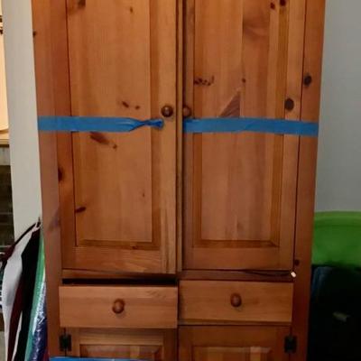 armoire/entertainment center $50
36 X 20 X 77"