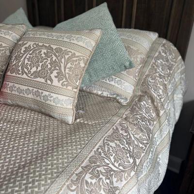 Queen bedroom set, like new condition.  Available for pre-sale