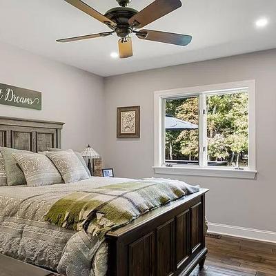 Queen bedroom set.  Entire set like new.