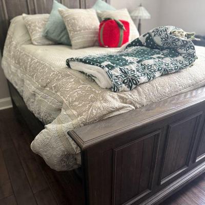Queen bedroom set, like new condition.  Available for pre-sale