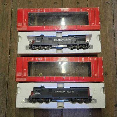 #10102 • (2) Atlas Southern Pacific Road #8663 Model Locomotives
