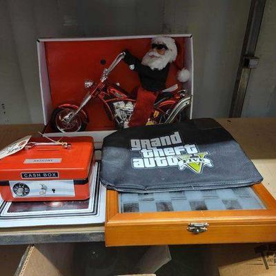 #5574 • Glass Chess Set, Small Cash Box, GTA V Money Bag & More
