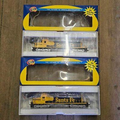 #10066 • (2) Athearn Santa Fe SD40-2 Model Locomotives
