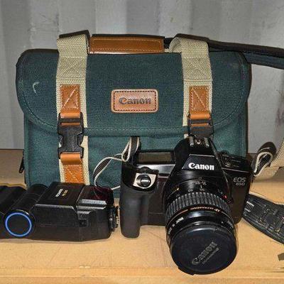 #5570 • Canon EOS 650 Digital Camera & Carrying Case
