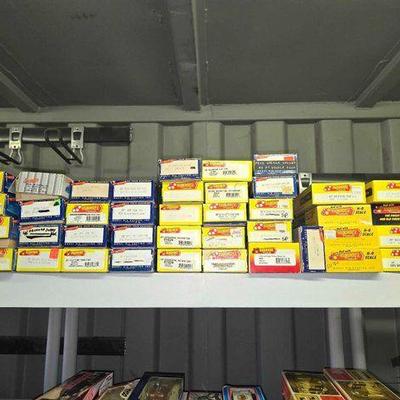 #10136 • (40) Roundhouse HO Scale Model Train Locomotives
