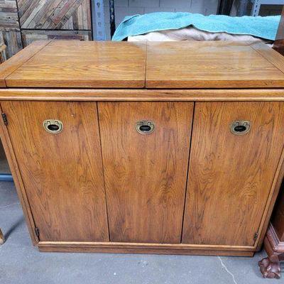#15510 • Drexel Mid-century Flip Top Bar Liquor Cabinet
