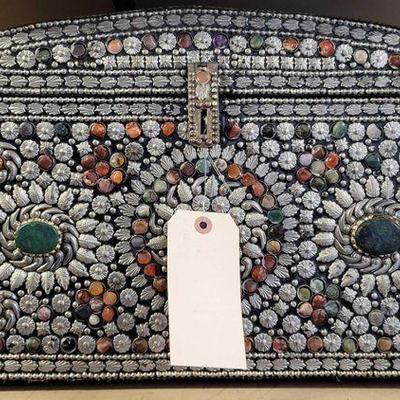 #5614 • Stone Decorated Chest

