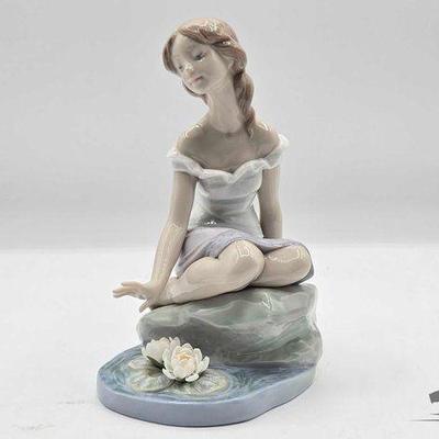 #2270 • Llardó Reflections of Helena Porcelain Sculpture
