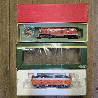 #10118 • (2) HO Scale Model Train Locomotives
