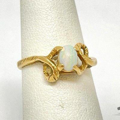 #715 • 14k Yellow Gold Opal Center Ring, 2g
