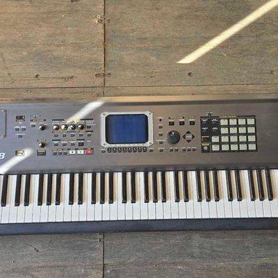 #2298 • Roland Fantom-S88 Keyboard
