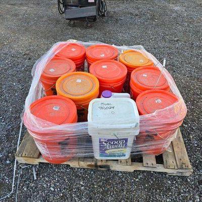 #90024 • 11 Five Gal Buckets of Cat Litter
