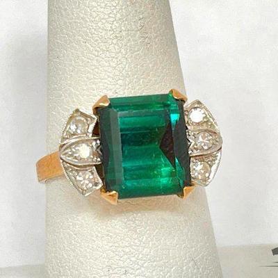 #718 • 14k Yellow Gold Emerald Center & Diamond Accent Ring, 5g
