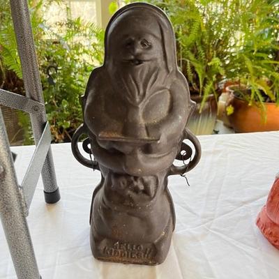 Antique Griswold Santa cast iron cake mold