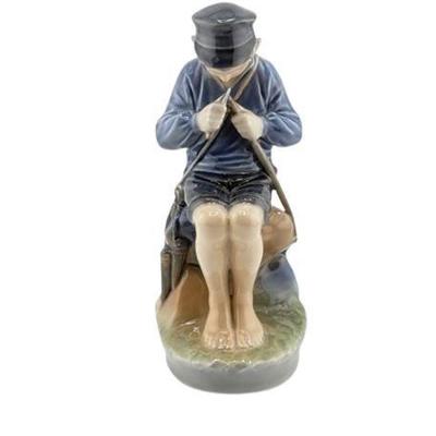 Lot 081  
Royal Copenhagen "Shepherd Boy Cutting a Stick" #905