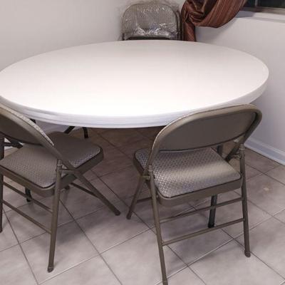 Round Lifetime Folding Table