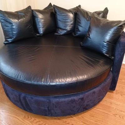 Round navy-Blue Sofa Lounge