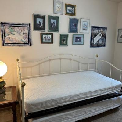 Trundle bed with 2 twin mattresses