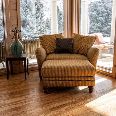 $500 CHAIR AND OTTAMON 
(2 SEATTER)