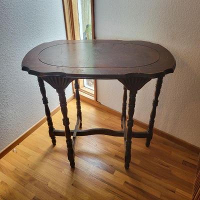50 1900s antique parlor or hall six leg accent side table