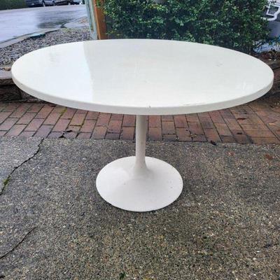 60 mcm lippa style round fiberglass white tulip dining table