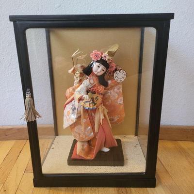 28 japanese geisha doll in glass display
