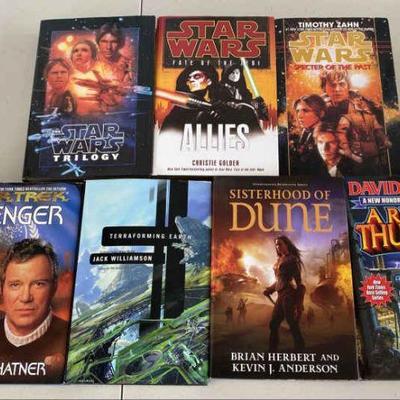 MCM013 Great Selection of Star Wars, Star Trek and Sci-Fi Hardcover Books