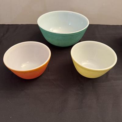 Pyrex bowls