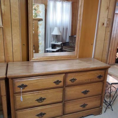 Wood dresser-51x17x31
Mirror-30x38