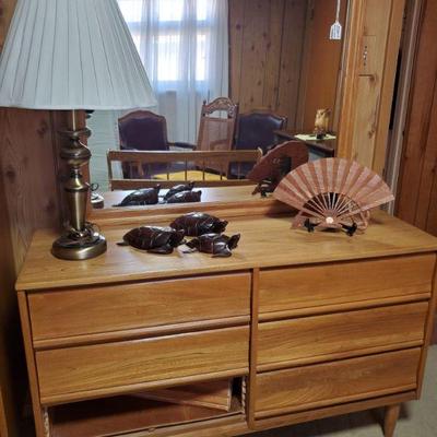 Matching dresser-50x31x17
Mirror-39x34