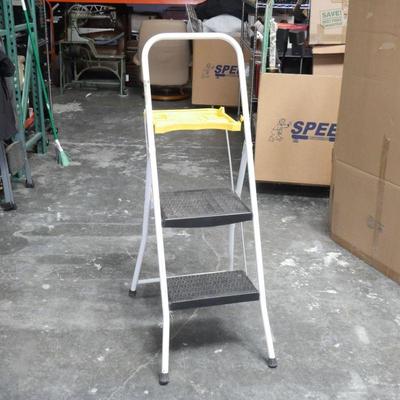 Household Folding Ladder with Paint Shelf (Broken)