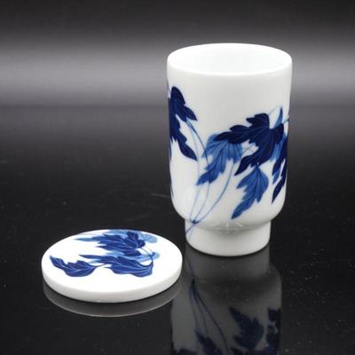 Blue & White Teacup w/Lid & 2 Small Dishes