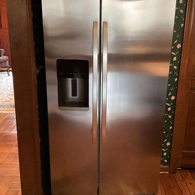 Side by side refrigerator