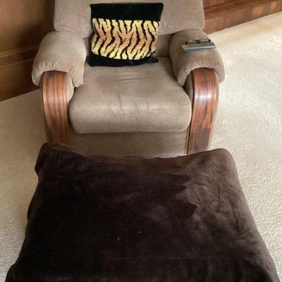 Recliner chair with ottoman