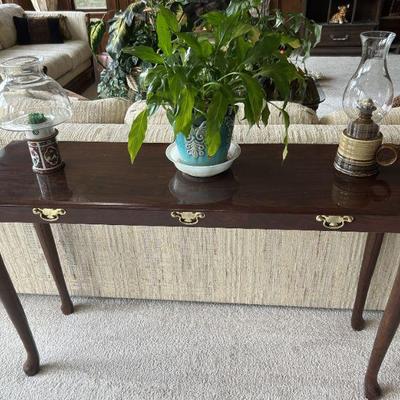 Queen anne style 2 drawer sofa table