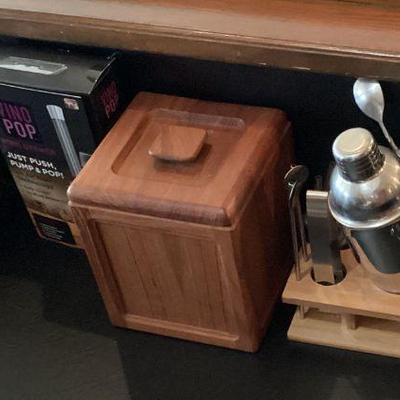 Bar accessories