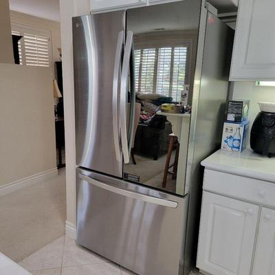 LG Smart Mirror InstaView Counter-Depth MAX French Door Refrigerator (1 year old, labels still in place, manual included)