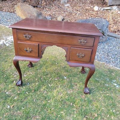 Queen Ann Solid cherry desk/sewing table.
32" X 28" h
$55