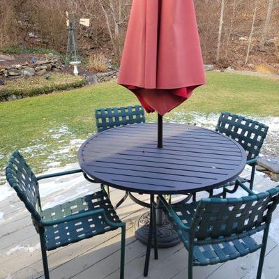 40" Patio set Patio set w/market umbrella
$90