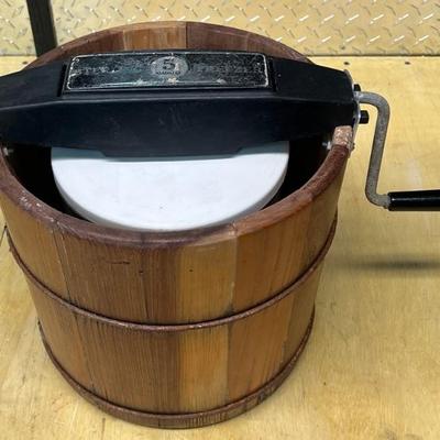 Vintage 5 Quart Sterling Freezer Hand Crank Ice Cream Maker