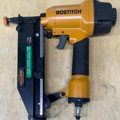 Bostitch SB-1664FN 16 Ga. 1-2 1/2" Straight Pneumatic Finish Nailer