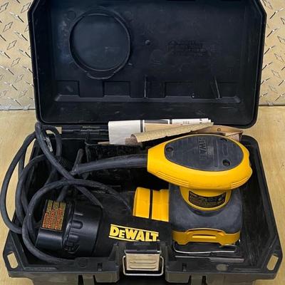 DeWalt D26441 1/4 Sheet Corded Palm Sander With Case
