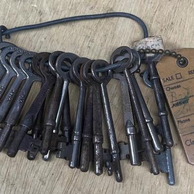 Vintage And Antique Skeleton Keys 