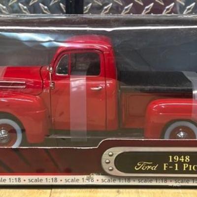 Road Signature Deluxe Edition Die-cast 1:18 1948 Ford F-1 Pick Up