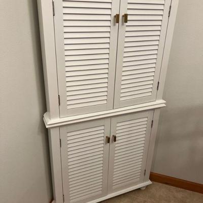 Corner cabinet
