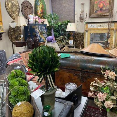 Beautiful one of a kind decoraties many hand made
