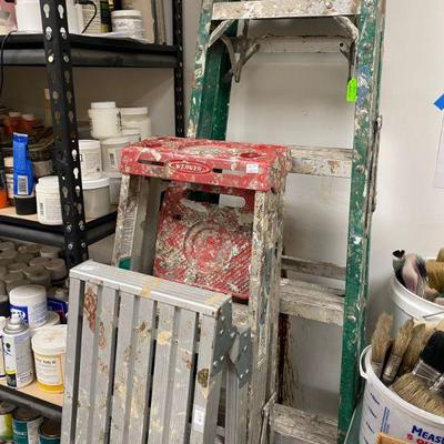 Various sizes of ladders